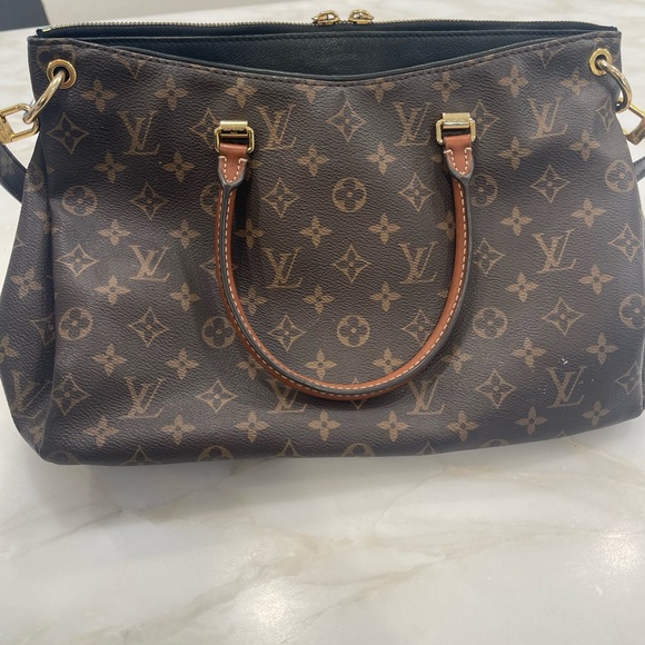 LOUIS VUITTON Pallas MM Monogram Handbag - Picture 8 of 13